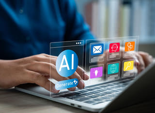Principiante nel mercato delle criptovalute che esplora i fondamenti del trading automatizzato con AI