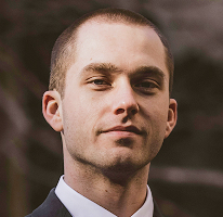 Analista di trading esperto del mercato crypto, Thomas Whitfield, ritratto